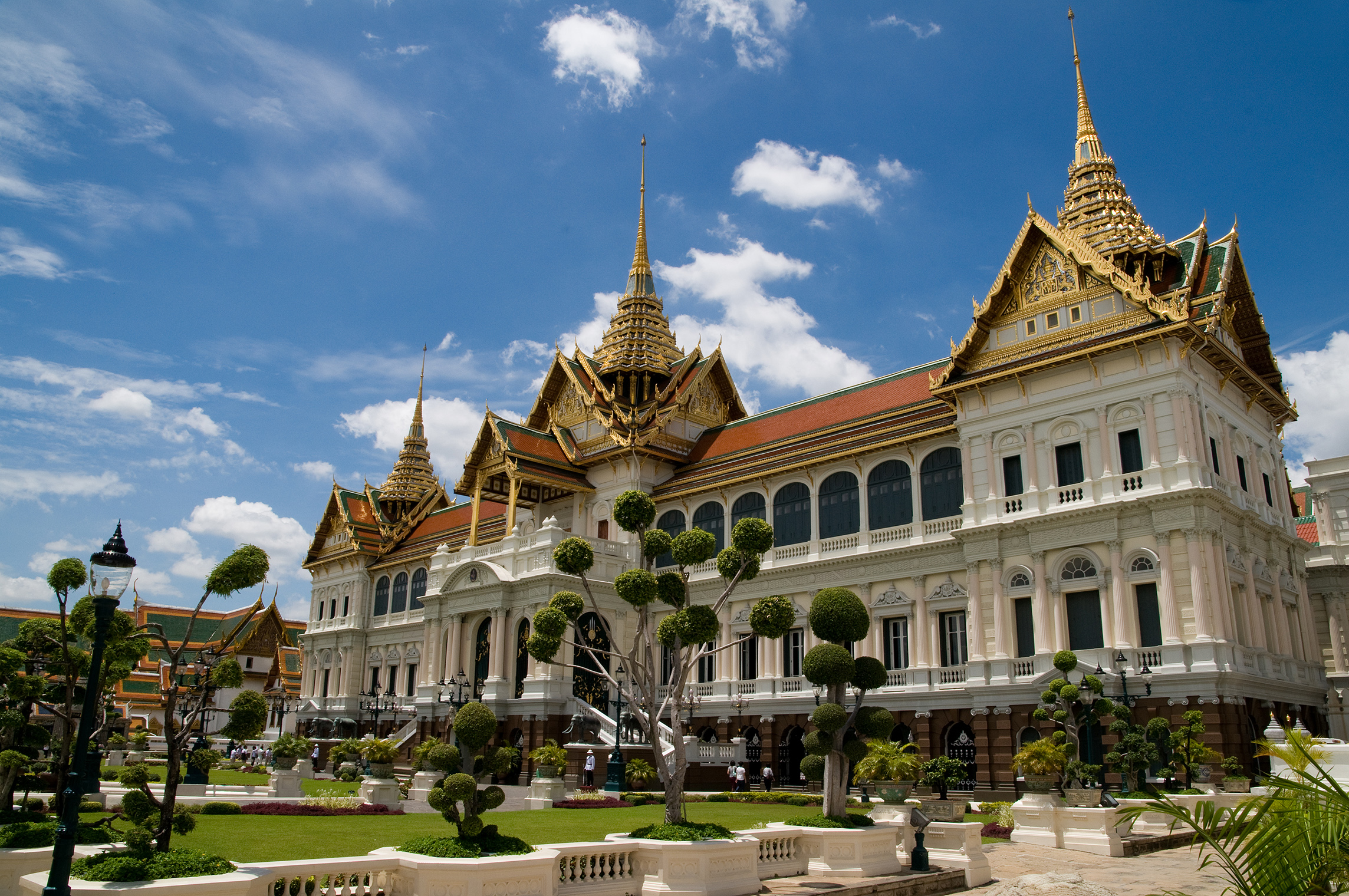 1 Visit the Grand Palace